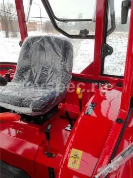 Трактор Dongfeng DF-404C G2 с кабиной